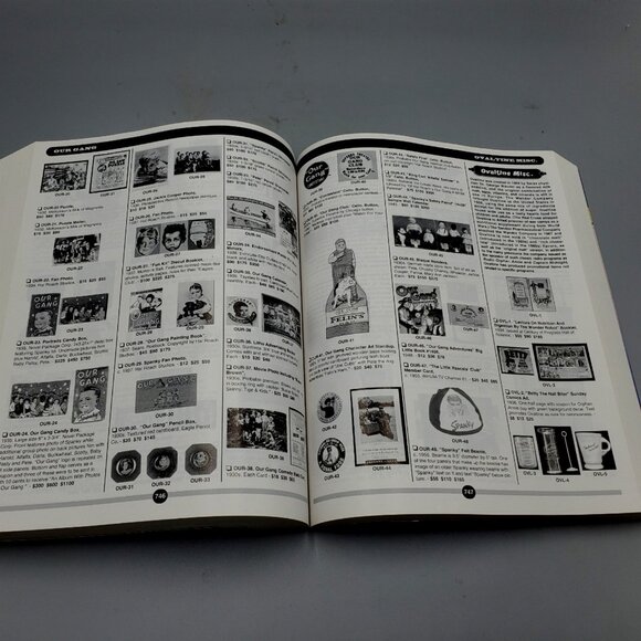 Official Price Guide to Pop Culture Memorabilia 150 Years of Character Toys - Picture 8 of 9